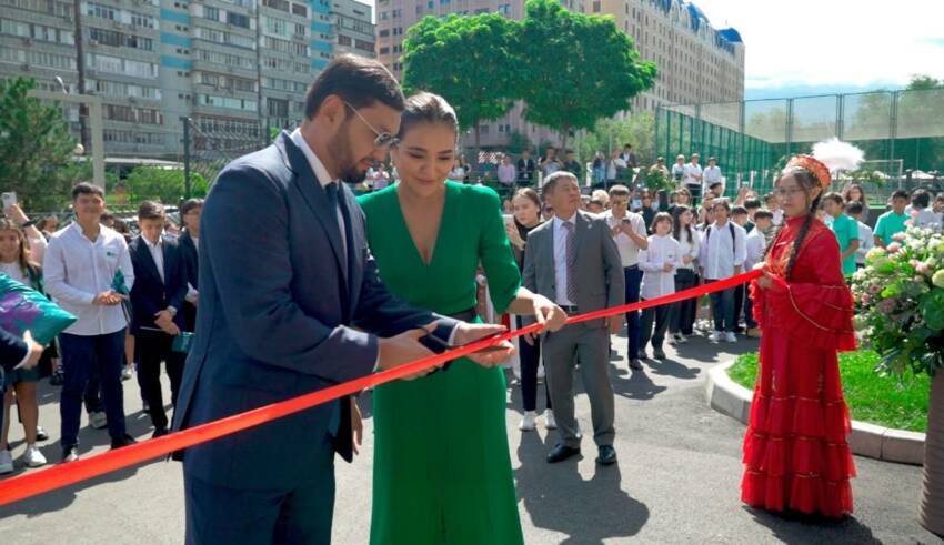 Kenes Rakishev and Aselle Tasmagambetova open new building of Shoqan school.